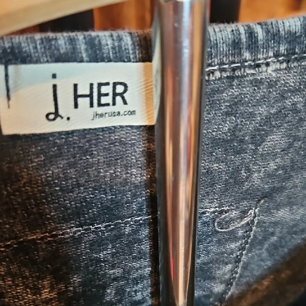 283 Washed Black Short-Sleeve Henley with Textured Front Panel - Picture 3 of 10